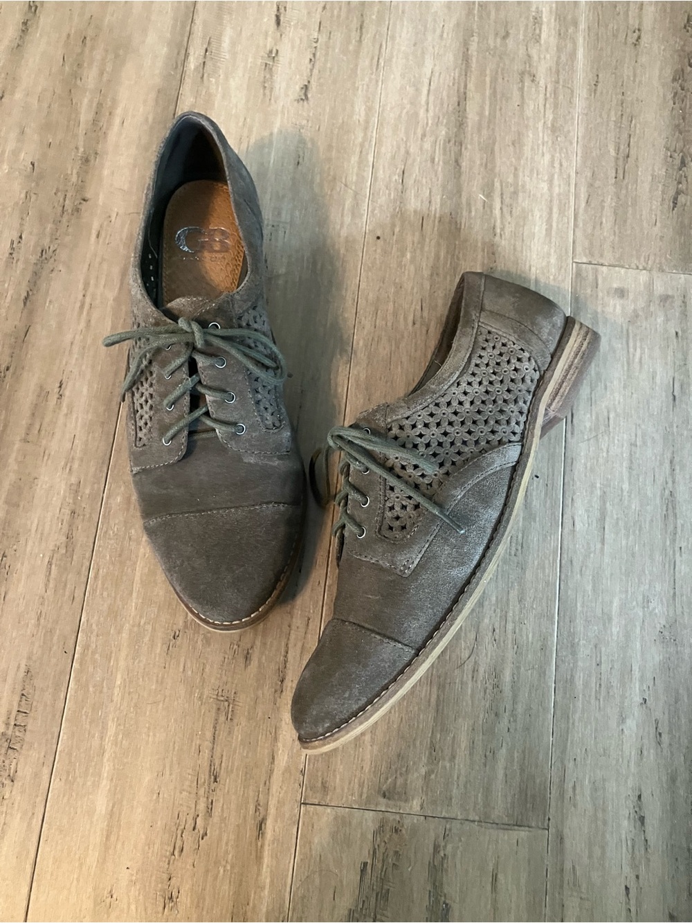 Guano Bini khaki suede lace up oxford women’s shoes size 8.5